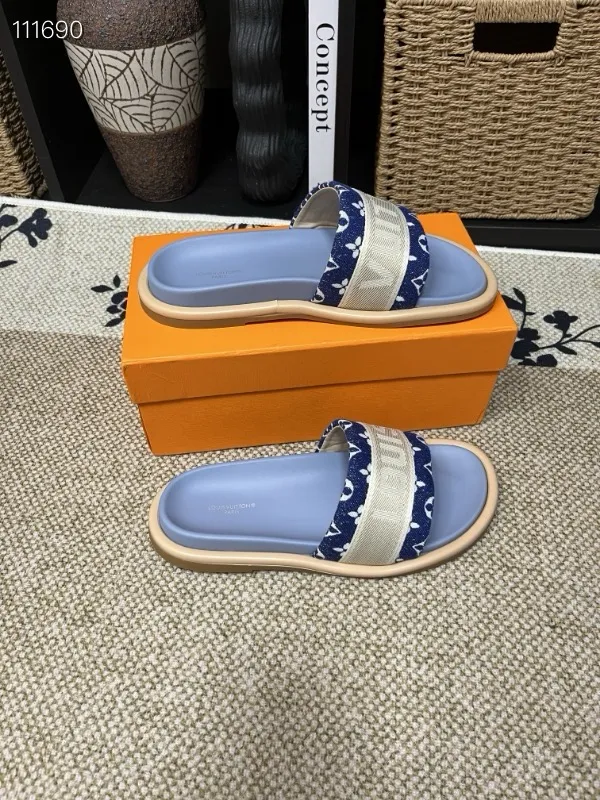 P320💰[New model] Long-term availability, 2025 new model, couple model [LOUlS VUlTTON] comes with drawer box, bag, card, invoice "Louis Vuitton ~ unique modern sandals. 》LV counter purchasing 🏃Men's and women's casual slippers, sold at the same time at the counter, the original old flower material upper is soft and comfortable, (refuses to discolor and rub the feet) sole: original factory special combination original sole, code number: 35--46 4 multiple colors 🉑️ to choose from